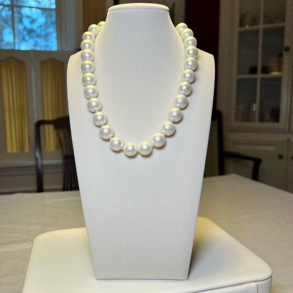 Classic Imitation White Pearl Necklace